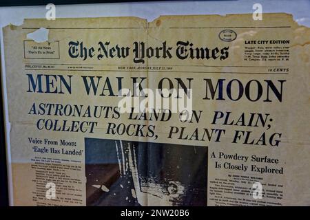 Première page du New York Times de 21 juillet 1969 annonçant l'atterrissage en lune habitée par Apollo. Banque D'Images