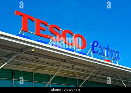 Signalisation Tesco Extra. Banque D'Images