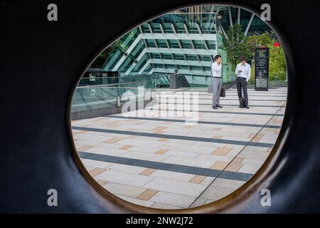 L'auge d'affaires de l'esprit en forme de sculpture Kan Yasuda, dans la région de Tokyo Midtown, Roppongi, Tokyo, Japon Banque D'Images