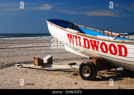 Un bateau de sauvetage sur les sables de Wildwood, New Jersey Banque D'Images