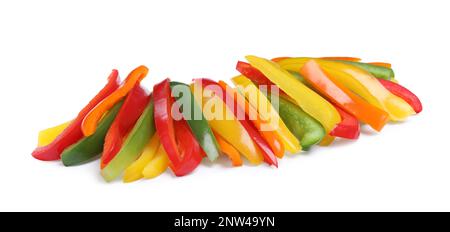 Poivrons colorés coupés en bâtonnets sur fond blanc. Légumes sains Banque D'Images