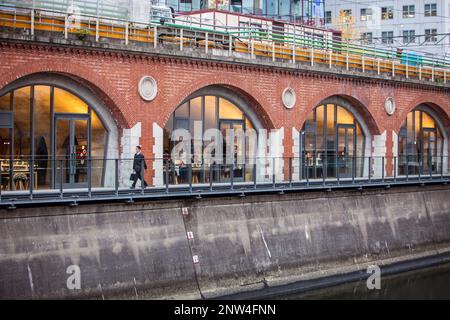 Ecute Maach kanda, Kanda en-gawa, du Vieux Pont Mansei, Tokyo, Japon Banque D'Images