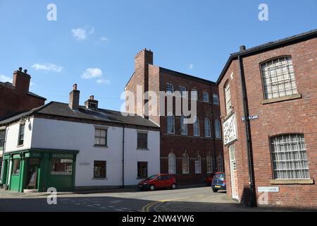 Le Milestone a réaménagé un pub d'angle et une ancienne usine transformée en maisons à Kelham Island Sheffield, en Angleterre. Restaurant de pub gastronomique Banque D'Images