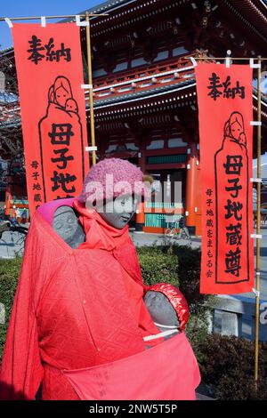 Le Temple Senso-ji.Jinzo, statue qui protège les enfants, les voyageurs et les femmes enceintes,quartier Asakusa, Tokyo, Japon, Asie Banque D'Images