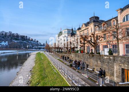 Vue sur la rivière Salzach depuis Marko-Feingold-Steg, Salzbourg, Autriche Banque D'Images