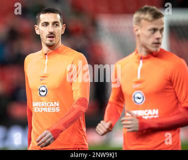 28th février 2023 ; Bet365 Stadium, Stoke, Staffordshire, Angleterre ; FA Cup football, Stoke City contre Brighton et Hove Albion ; Lewis Dunk de Brighton pendant l'échauffement Banque D'Images