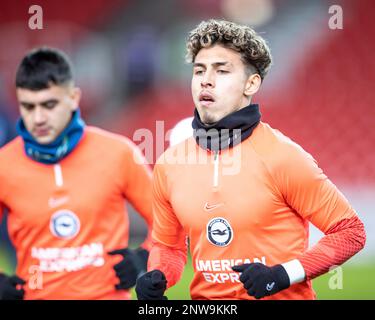 28th février 2023 ; Bet365 Stadium, Stoke, Staffordshire, Angleterre ; FA Cup football, Stoke City contre Brighton et Hove Albion ; Jeremy Sarmiento de Brighton pendant l'échauffement Banque D'Images