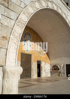 Portail de la Cathédrale de la Résurrection du Christ, Podgorica Banque D'Images