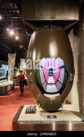 La bombe Fat Man, exposition au Musée de la Bombe Atomique, Nagasaki, Japon. Banque D'Images