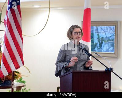 LOS ANGELES (17 janvier 2023) -- Suzanne Basalla, présidente et chef de la direction du Conseil États-Unis-Japon, prend la parole lors d'une réception commémorant le partenariat entre les États-Unis et le Japon lors de l'opération Tomodachi, à la résidence du consul général du Japon, le 17 janvier. L'opération Tomodachi était une opération américaine Opération d'assistance humanitaire des Forces armées impliquant 24 navires, 140 avions et plus de 15 000 marins et marins, soutenant le Japon dans les secours en cas de catastrophe suite au séisme et au tsunami de Tohoku en 2011. Banque D'Images