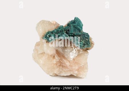 Cristaux de fluoroapophyllite et calcite verts Banque D'Images