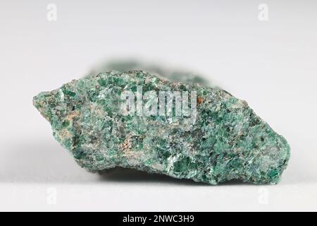 Fuchsite, également connu sous le nom de chrome mica, est une variété riche en chrome (Cr) de la muscovite minérale, appartenant au groupe mica de minéraux phyllosilicate Banque D'Images