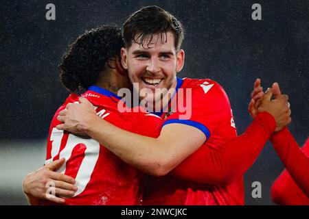 King Power Stadium, Leicester, Royaume-Uni. 28th févr. 2023. FA Cup football, Leicester City contre Blackburn Rovers; Joe Rankin-Costello de Blackburn Rovers (à droite) fête avec Tyrhys Dolan après les scores Dolan après 33 minutes (0-1) Credit: Action plus Sports/Alay Live News Banque D'Images