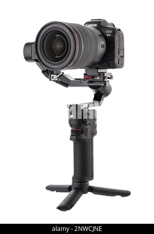 Varna, Bulgarie - 17 février ,2023: Canon R5 et DJI Ronin 3 mini est un stabilisateur de nacelle motorisé à trois axes pour les appareils photo reflex numériques ou sans miroir Banque D'Images