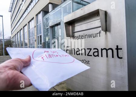 Bureau fiscal, image symbolique, Essen-Nordost und Süd, immeuble, boîte aux lettres des autorités fiscales, Essen, NRW, Allemagne Banque D'Images