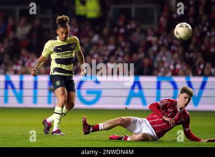 Kalvin Phillips de Manchester City tire lors du cinquième match de la coupe Emirates FA à Ashton Gate, Bristol. Date de la photo: Mardi 28 février 2023. Banque D'Images