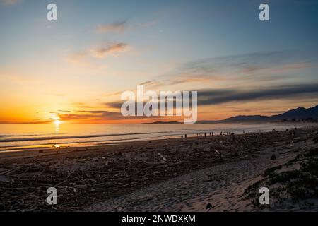 Super coucher de soleil sur la plage de carpinteria à santa barbara en californie Banque D'Images