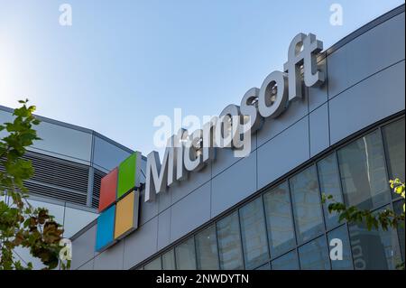 Une image du signe Microsoft sur la façade du Microsoft Theatre. Banque D'Images