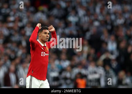 Londres, Royaume-Uni. 26th févr. 2023. Casemiro de Manchester Utd fête ses célébrations après qu'il a atteint le but 1st de ses équipes. Finale de la Carabao Cup 2023, Manchester Utd / Newcastle Utd au stade Wembley à Londres, le dimanche 26th février 2023. Usage éditorial uniquement. photo par Andrew Orchard/Andrew Orchard sports photographie/Alamy Live News crédit: Andrew Orchard sports photographie/Alamy Live News Banque D'Images