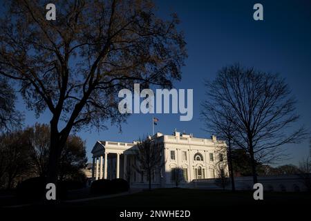 Washington, États-Unis. 28th févr. 2023. Le dernier jour, dun brille sur la Maison Blanche à Washington, DC mardi, 28 février 2023. Photo par Al Drago/UPI crédit: UPI/Alay Live News Banque D'Images