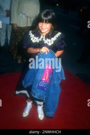 Los Angeles, Californie, Etats-Unis 10th juillet 1996 l'actrice Katie Schlossberg assiste à la première « Multiplicity » de Sony Pictures à 10 juillet 1996 au Mann National Theatre de Los Angeles, Californie, Etats-Unis. Photo par Barry King/Alay stock photo Banque D'Images