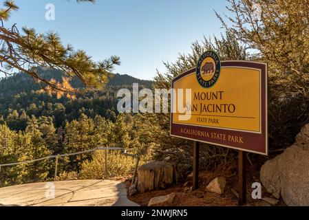 Palm Springs, Californie, États-Unis - 4 novembre 2021 : panneau des parcs d'État de Californie vu dans le parc d'État de San Jacinto Banque D'Images