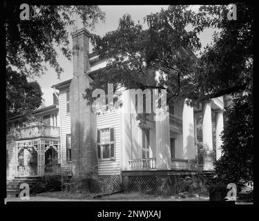 Barnett House, Sharon Road, Washington, comté de Wilkes, Géorgie. Carnegie Etude de l'architecture du Sud. États-Unis, Géorgie, Wilkes County, Washington, Porches, Cheminées. Banque D'Images