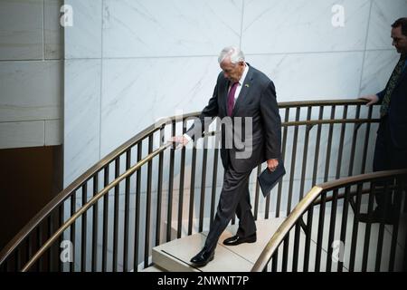 Washington, États-Unis. 28th févr. 2023. Le représentant Steny Hoyer (D-MD) traverse les États-Unis Capitole, à Washington, DC, le mardi, 28 février, 2023. (Graeme Sloan/Sipa USA) Credit: SIPA USA/Alay Live News Banque D'Images