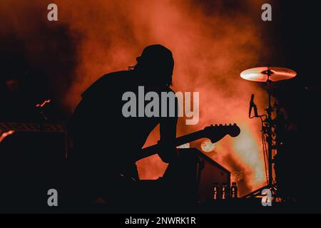 BARCELONE - 20 FÉVRIER : All Time Low (groupe) se produit sur scène au stade Razzmatazz sur 20 février 2023 à Barcelone, Espagne. Banque D'Images