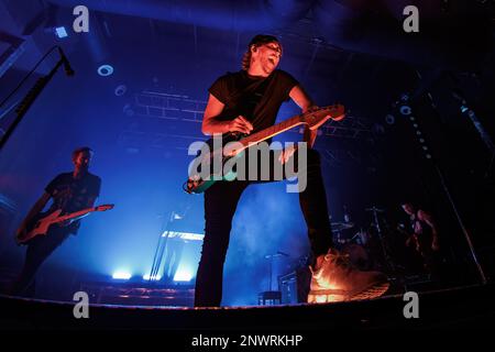 BARCELONE - 20 FÉVRIER : All Time Low (groupe) se produit sur scène au stade Razzmatazz sur 20 février 2023 à Barcelone, Espagne. Banque D'Images