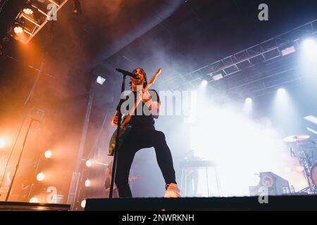 BARCELONE - 20 FÉVRIER : All Time Low (groupe) se produit sur scène au stade Razzmatazz sur 20 février 2023 à Barcelone, Espagne. Banque D'Images