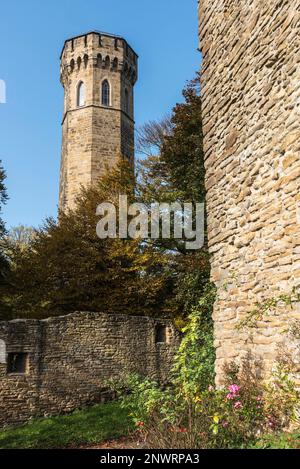 Vincketurm, château en ruine, Hohensyburg, Dortmund, Ruhr, Rhénanie-du-Nord-Westphalie, Allemagne Banque D'Images