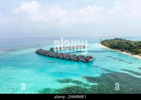 Helikopteransicht, six Senses Kanuhura Island Resort, mit Straenden und Wasserbungalows, Lhaviyani Atoll, Malediven, Indischer Ozean Banque D'Images