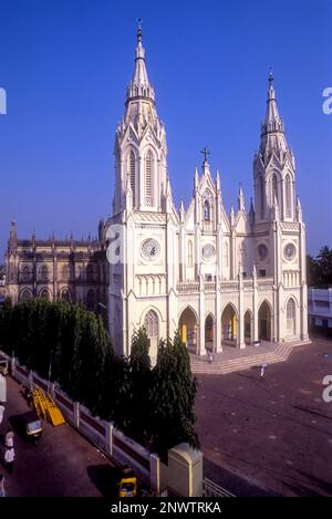 Basilique de notre dame de dolours construite en 1925 à Thrissur ou Trichur, Kerala, Inde, Asie Banque D'Images