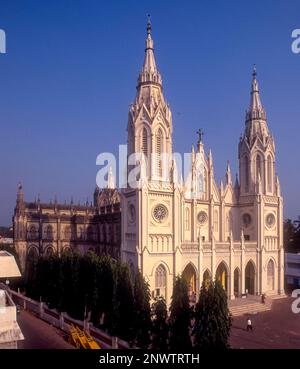 Basilique de notre dame de dolours construite en 1925 à Thrissur ou Trichur, Kerala, Inde, Asie Banque D'Images