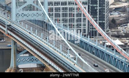 Incroyable pont Ben Franklin au-dessus du fleuve Delaware à Philadelphie Banque D'Images