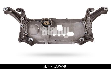 Support en aluminium - pièce de support ou structure utilisée pour monter des éléments de voiture sur un fond blanc isolé dans un studio photo. Pièces de rechange à remplacer Banque D'Images