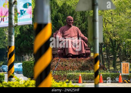 Taoyuan, Chine. 01st mars 2023. Les statues de Chiang Kai-shek exposées dans le jardin de sculptures du Mémorial de Cihu près de Taoyuan, Taïwan, le 01/03/2023 au cours du processus en cours d'enlèvement de 43 000 monuments des lieux publics de Taiwan, 200 d'entre eux ont été placés dans un parc près du mausolée de Chiang Kai-shek à Cihu. On estime que, malgré l'enlèvement continu de monuments depuis plus de 20 ans, près de 2 000 statues restent dans divers endroits autour de l'île. Le plus célèbre est le National Chiang Kai-shek Memorial Hall dans le centre-ville de Taipei. Par Wiktor Dabkowski crédit: dpa/Alay Live News Banque D'Images