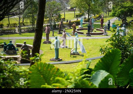 Taoyuan, Chine. 01st mars 2023. Les statues de Chiang Kai-shek exposées dans le jardin de sculptures du Mémorial de Cihu près de Taoyuan, Taïwan, le 01/03/2023 au cours du processus en cours d'enlèvement de 43 000 monuments des lieux publics de Taiwan, 200 d'entre eux ont été placés dans un parc près du mausolée de Chiang Kai-shek à Cihu. On estime que, malgré l'enlèvement continu de monuments depuis plus de 20 ans, près de 2 000 statues restent dans divers endroits autour de l'île. Le plus célèbre est le National Chiang Kai-shek Memorial Hall dans le centre-ville de Taipei. Par Wiktor Dabkowski crédit: dpa/Alay Live News Banque D'Images