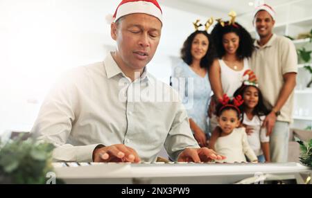 Homme, chant de noël et piano pour une famille heureuse, fête ou collage pour l'amour. Père, enseignement et musique au clavier pour le développement Banque D'Images