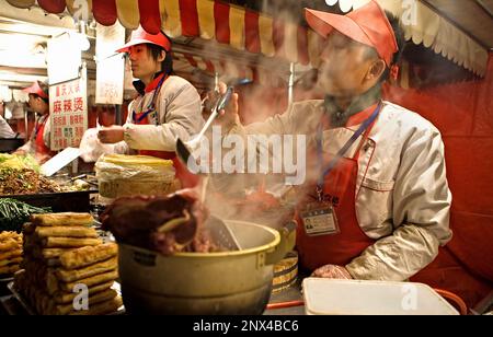 Nuit de Donghuamen marché alimentaire,près de l'Avenue commerçante Wang Fu Jing, Beijing, Chine Banque D'Images