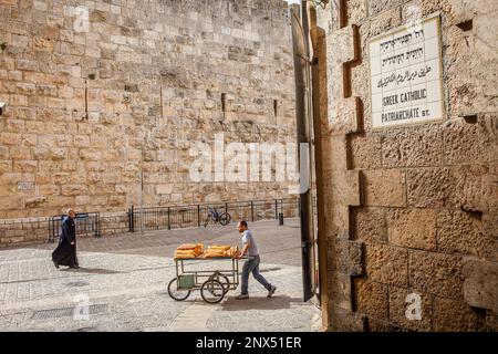 Confluent de Omar Ibn El-Khattab rue avec grec catholique d'Antioche, rue, près de la porte de Jaffa, vieille ville, Jérusalem, Israël. Banque D'Images