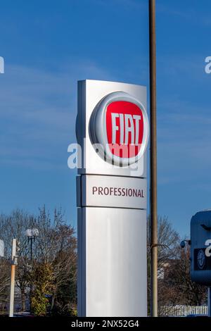 FIAT LOGO garage signe à Preston, Royaume-Uni Banque D'Images