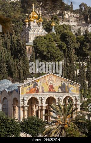 Maria-Magdalene russe-orthodoxe l'Église et de l'Eglise de toutes les nations aussi appelée basilique de l'agonie au mont des Oliviers., Jérusalem, Israël. Banque D'Images