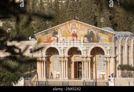 Eglise de toutes les nations aussi appelée basilique de l'agonie dans le jardin de Gethsémani sur le Mont des Oliviers., Jérusalem, Israël. Banque D'Images