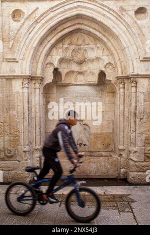 Un vieux lavoir à proximité de mur ouest, vieille ville, Jérusalem, Israël. Banque D'Images