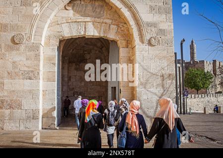 La porte de Jaffa, à droite tour de citadelle de David, vieille ville, Jérusalem, Israël Banque D'Images