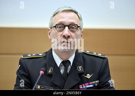 Le général Michel Van Strythem photographié lors d'une session de la Commission de la défense de la Chambre au Parlement fédéral, à Bruxelles, le mercredi 01 mars 2023. Aujourd'hui, la commission discutera de l'unité Cyber Command. BELGA PHOTO ERIC LALMAND Banque D'Images