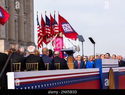La bande militaire de 106th a joué à l'inauguration du gouverneur de l'État de l'Arkansas en 47th sur les marches du capitole de l'État à Little Rock, Arkansas, 10 janvier 2023. La gouverneure Sarah Huckabee Sanders a prononcé son discours inaugural après avoir prêté serment et être devenue la première femme gouverneur de l'Arkansas. Banque D'Images