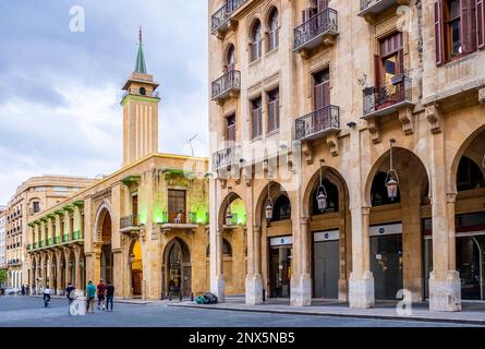 El Omari Mosque street, en arrière-plan, le centre-ville de Grande Mosquée Al-Omari, Beyrouth, Liban Banque D'Images